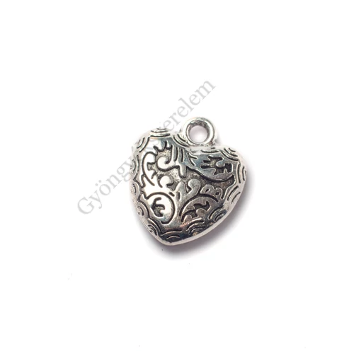 Szív fityegő, medál, antik ezüst színű, 17x15 mm