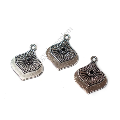 Csepp fityegő, medál, antik ezüst színű, 22x18 mm