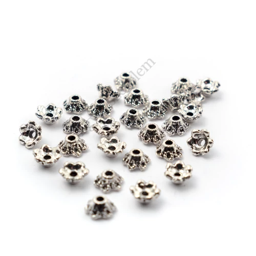 Kis hurkos gyöngykupak, antik ezüst színű, 6x3 mm, 10 db/cs
