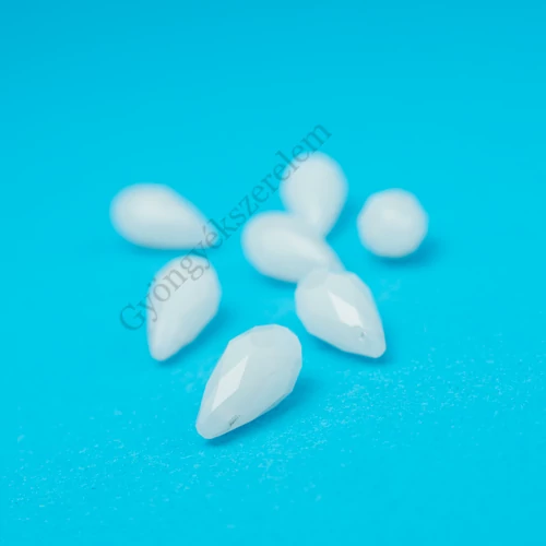 Jáde fehér csiszolt csepp üveg gyöngy, 16x8 mm