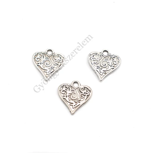 Díszes szív fityegő, medál, antik ezüst színű, 15x16 mm