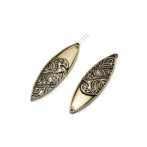 Mintás fityegő, medál, antik bronzos arany színű, 42x13 mm