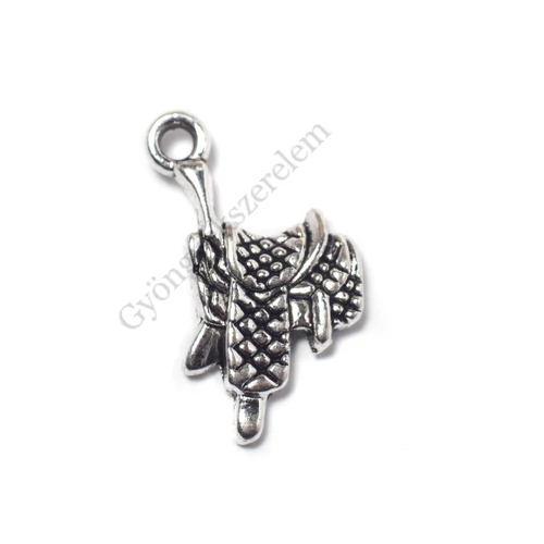 Nyereg fityegő,medál, antik ezüst színű, 22x12 mm