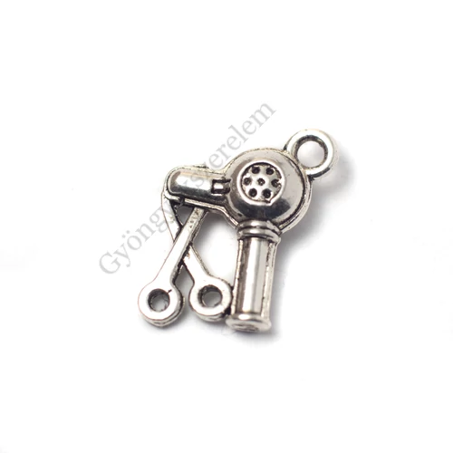 Hajszárító, olló fityegő, medál, antik ezüst színű, 15x12 mm