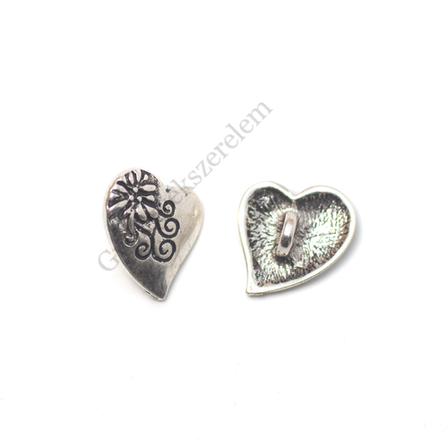 Mintás, szív alakú, antik ezüst színű fém gomb, 17x20 mm