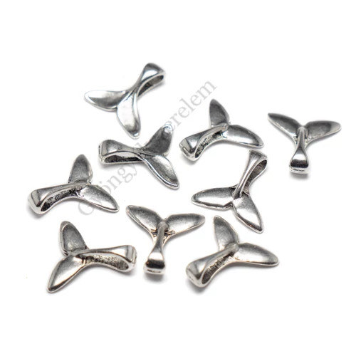 Bálna farok fityegő, medál, antik ezüst színű, 16x16 mm