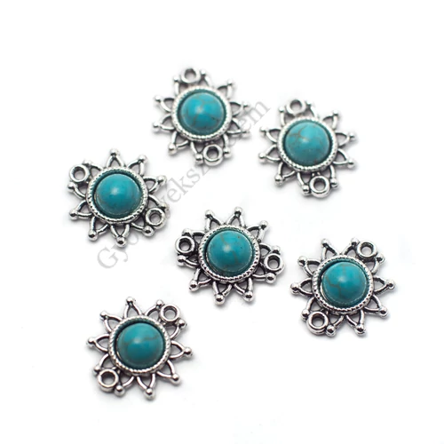 Virág összekötő, kék imitált türkiz kabosonnal, antik ezüst színű, 15x14 mm
