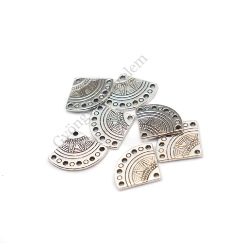 Legyező összekötő, medálalap, fülbevalóalap, antik ezüst színű, 18x15 mm