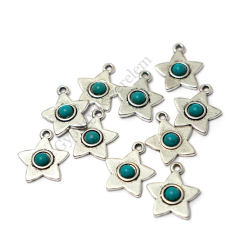 Csillag fityegő, medál türkiz kabosonnal, antik ezüst színű, 16x15 mm