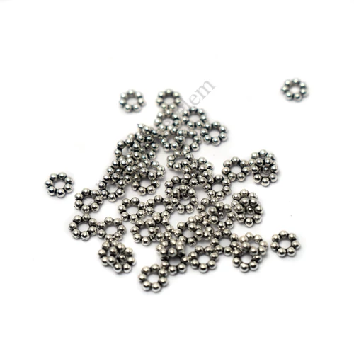 Kis virág köztes, antik ezüst színű, 5 mm, 50 db/cs