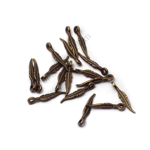 Levél, toll fityegő, medál, antik bronz színű, 15x3 mm