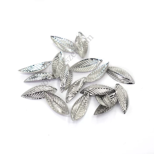 Levél fityegő, medál, antik ezüst színű, 22x9 mm