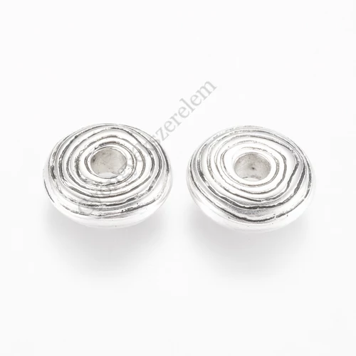 Mintás lapos fánk köztes, antik ezüst színű, műanyag, 14x5 mm