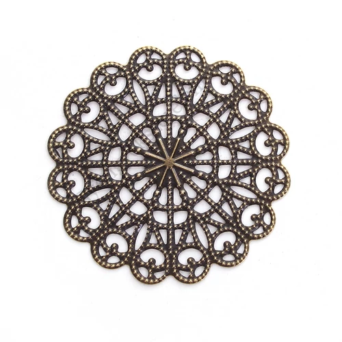 Áttört, vékony virág medál, antik bronz színű, 43 mm