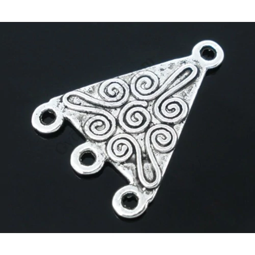 Mintás háromszög összekötő, antik ezüst színű, 22x16 mm