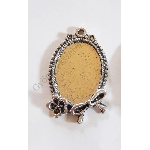 Ovális díszes medálalap, antik ezüst színű, 37x23 mm, 25x18 mm-es lencséhez