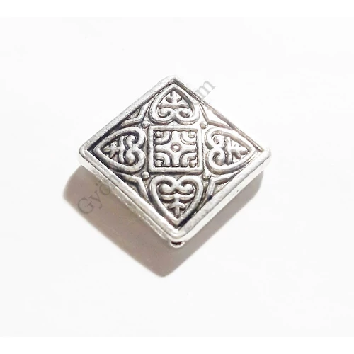 Mintás négyzet köztes, antik ezüst színű, 15x15 mm