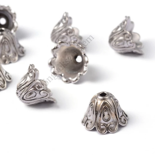 Nagy, szíves  gyöngykupak, bojt vég, végzáró, antik ezüst színű, 11x15 mm