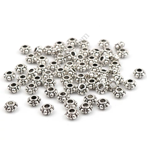 Pöttyös köztes, antik ezüst színű, 6x4 mm