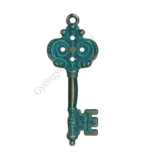 Kulcs fityegő medál, patina antik bronz színű, 50x20 mm