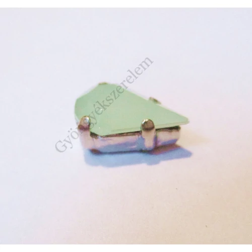 Csepp távtartó, köztes, opál zöld színű kővel, antik ezüst színű, 9x6 mm