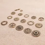 Kép 2/2 - Fogaskerék, steampunk óra alkatrész szett, fityegő, medál, antik bronz színű, 17 db/cs