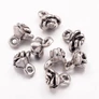 Kép 2/2 - Virág fityegő, medál, antik ezüst, 8x7x6 mm