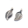 Kép 1/2 - Levél fityegő, medál, antik ezüst színű, 15x8 mm