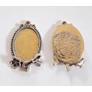 Kép 2/2 - Ovális díszes medálalap, antik ezüst színű, 37x23 mm, 25x18 mm-es lencséhez