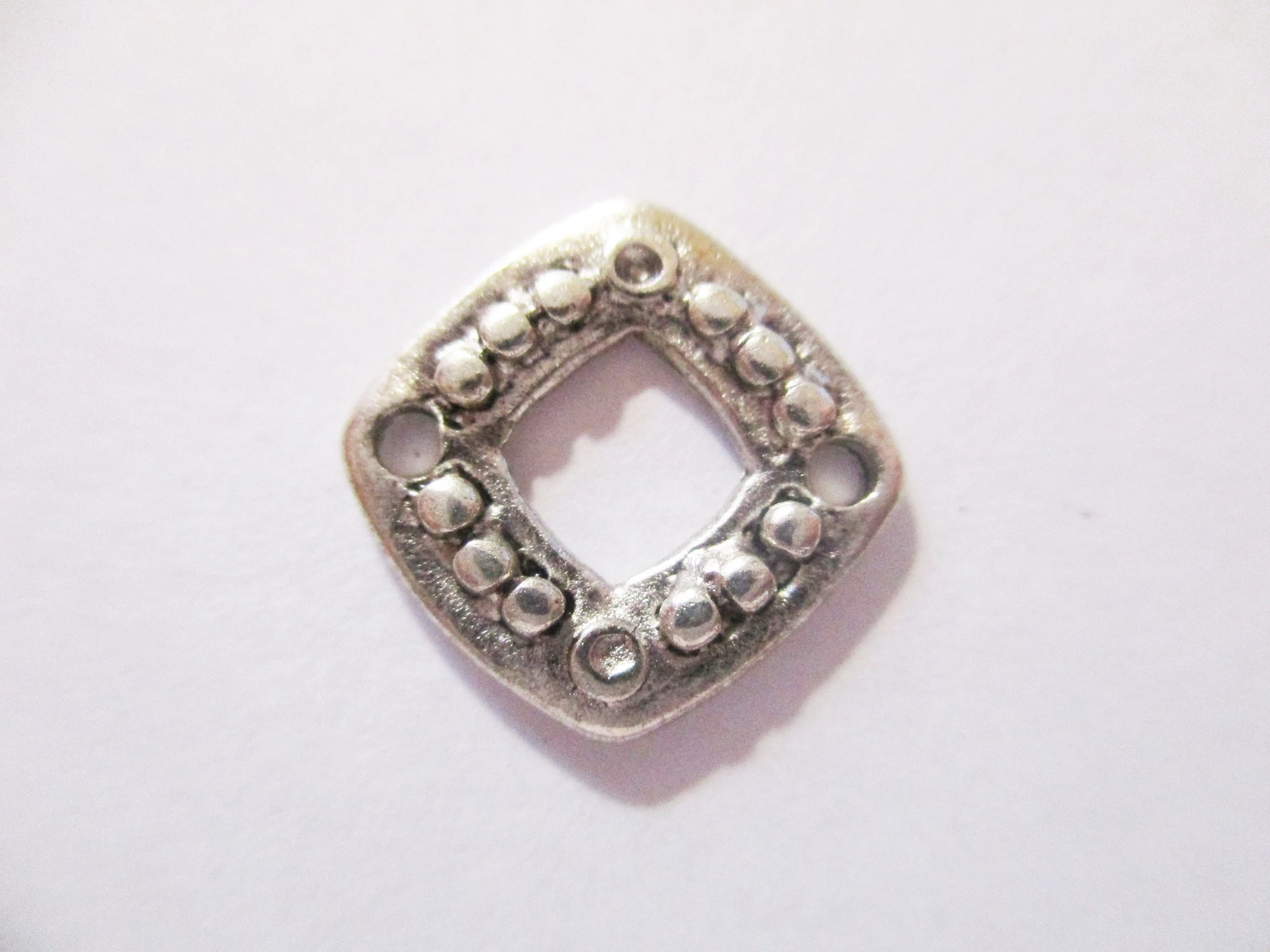 Négyzet összekötő, fülbevalóalap, medálalap, antik ezüst színű, 11x11 mm