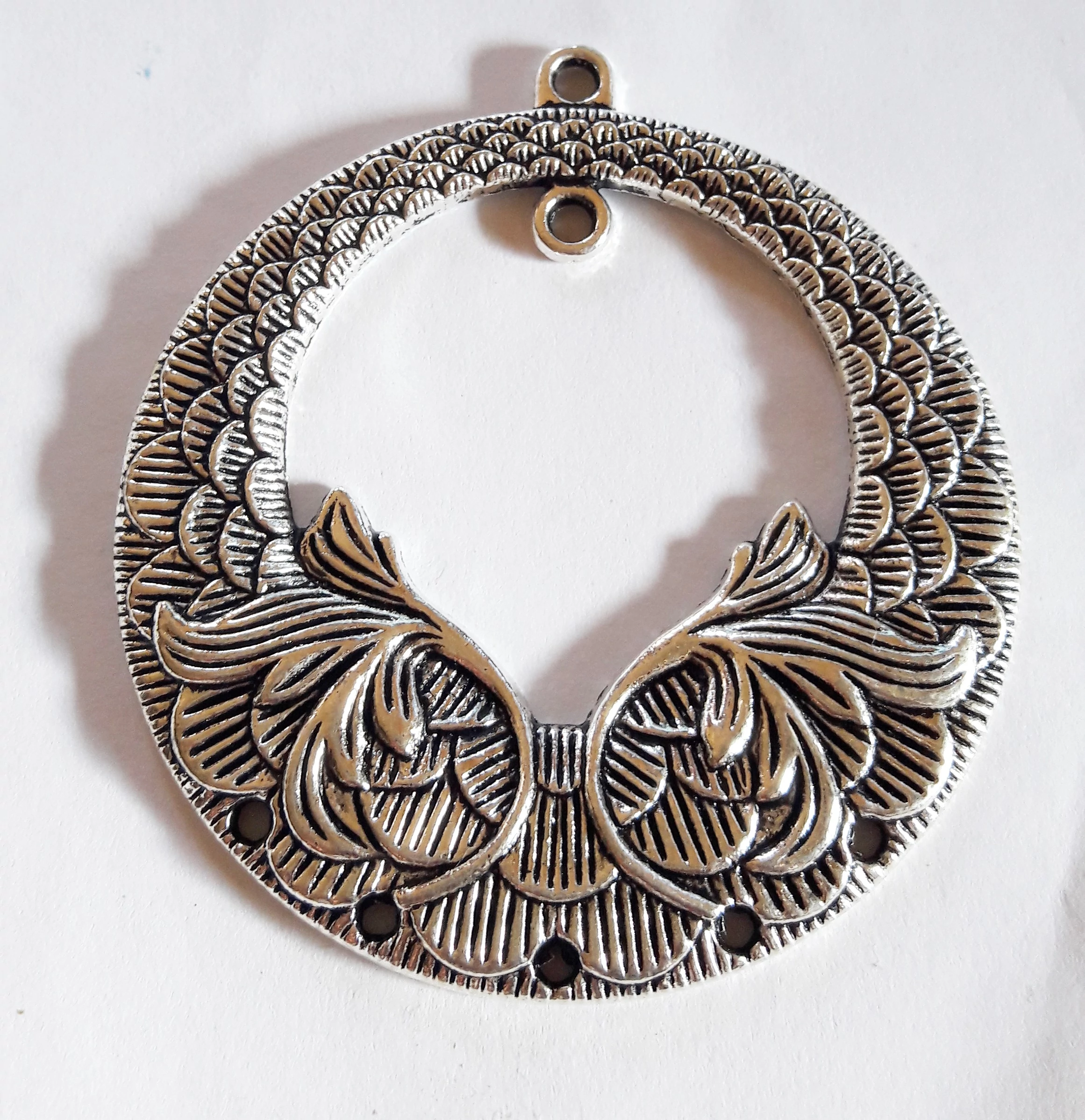 Kerek, leveles összekötő, medálalap, medál, antik ezüst színű, 62x57 mm