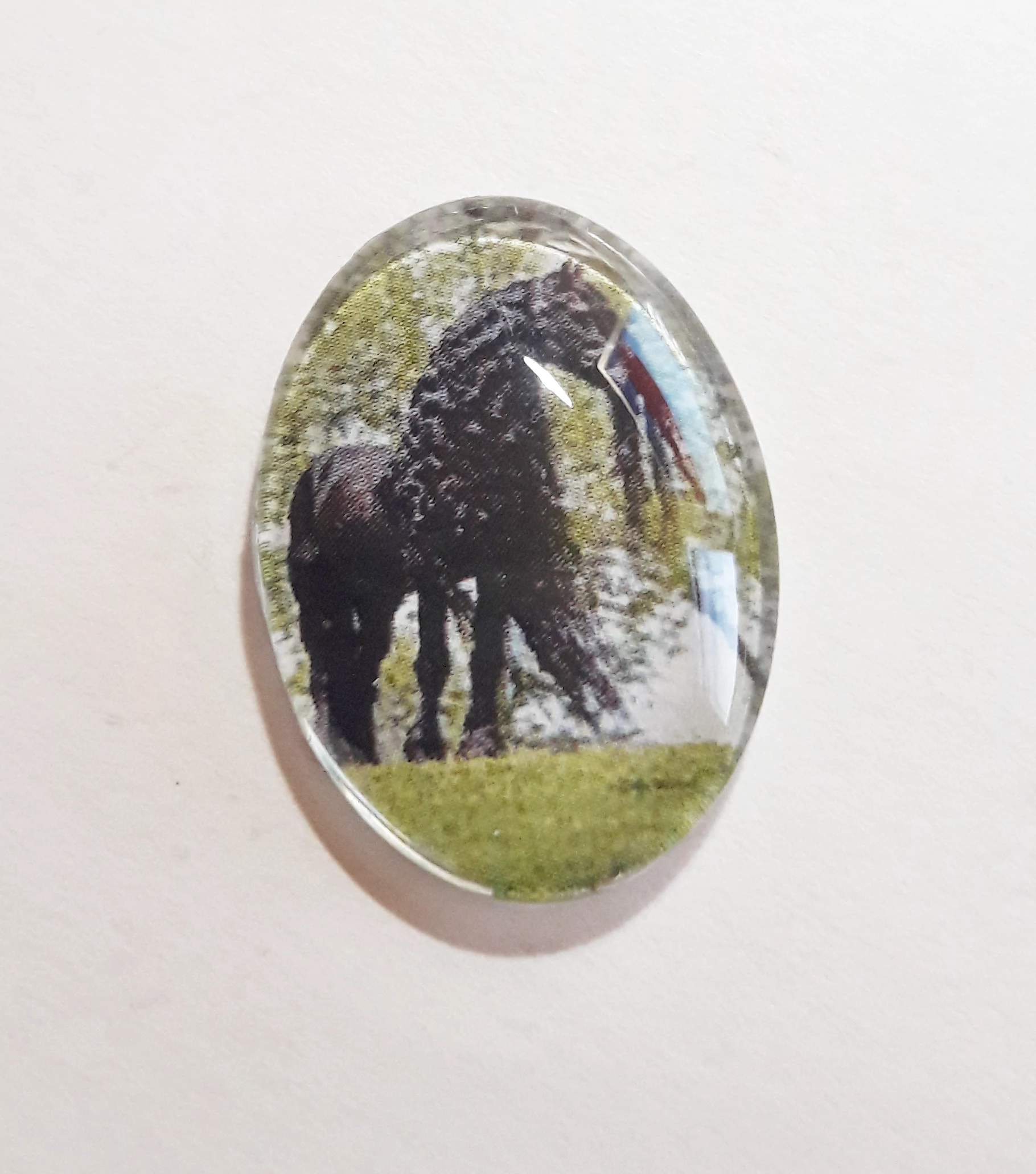 Ló mintás üveglencse, kaboson, 25x18 mm