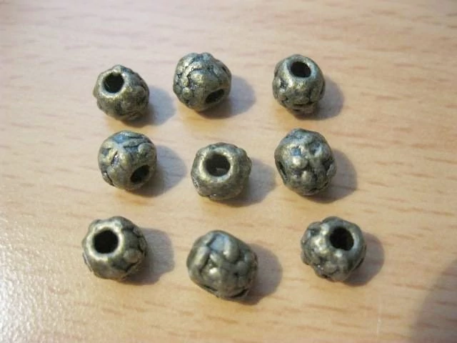 Mintás gyöngy köztes, antik bronz színű, 7x6 mm