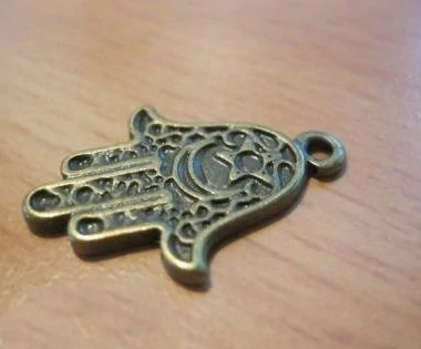 Hamza kéz fityegő, medál, antik bronz színű, 24x16 mm