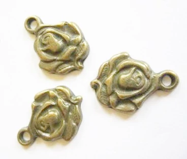 Virág, rózsa fityegő, medál, antik bronz színű, 19x12 mm