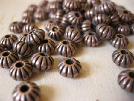 Csíkos ufó köztes, vörösréz színű, 8x5mm