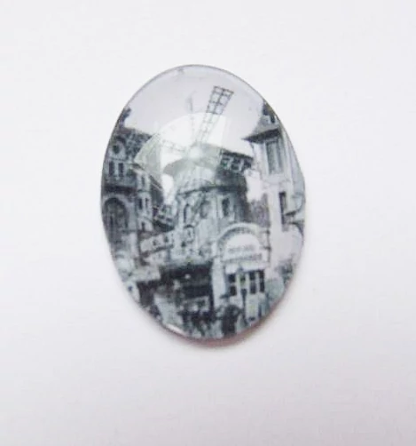 Moulin Rouge mintás üveglencse, kaboson, 25x18 mm