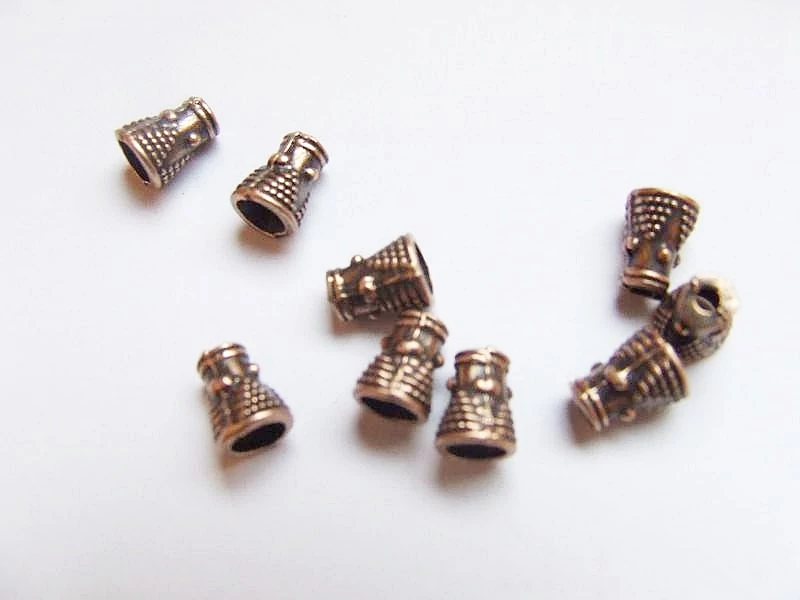 Kis, mintás kúp gyöngykupak, végzáró, vörösréz színű, 7x6 mm