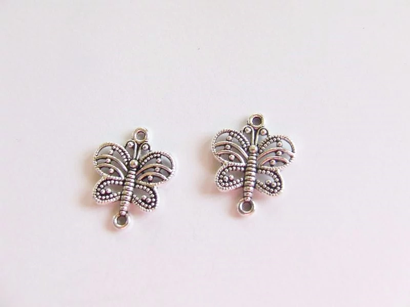 Lepke összekötő fityegő, medál, antik ezüst színű, 17x14 mm
