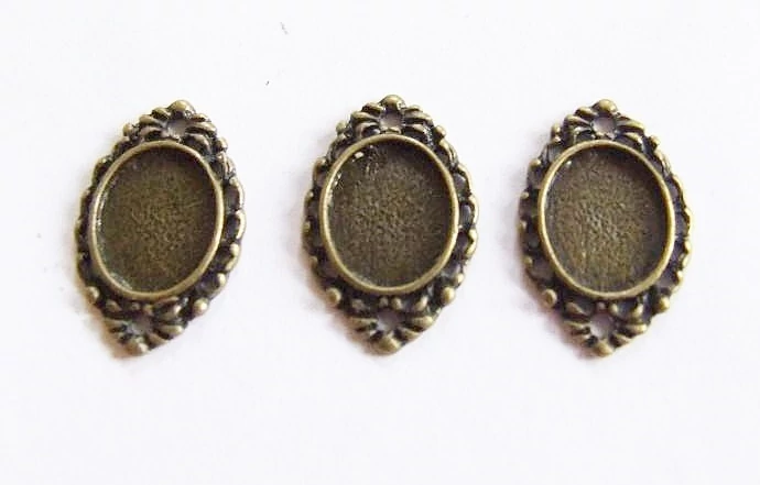 Ovális, csepp medálalap, összekötő, antik bronz színű, 20x12 mm, 11x9 mm-es lencséhez