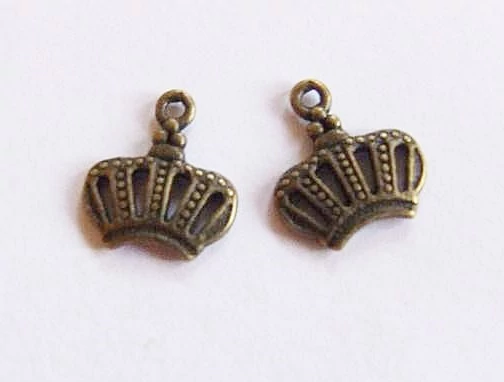 Korona fityegő, medál, antik bronz színű, 12x12 mm
