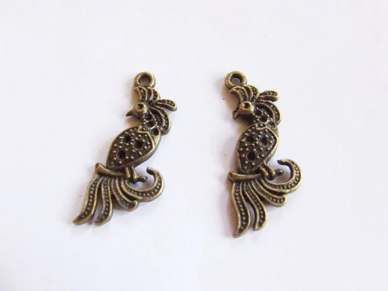 Madár, papagáj fityegő, medál, antik bronz színű, 31x13 mm