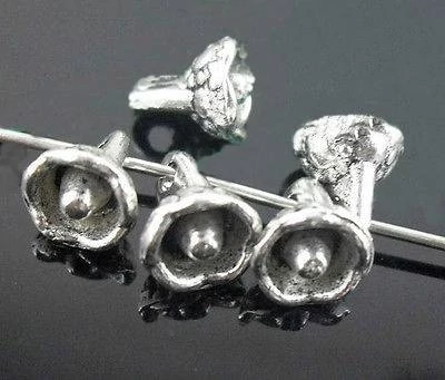 Virág fityegő, medál, antik ezüst színű, 7x6 mm