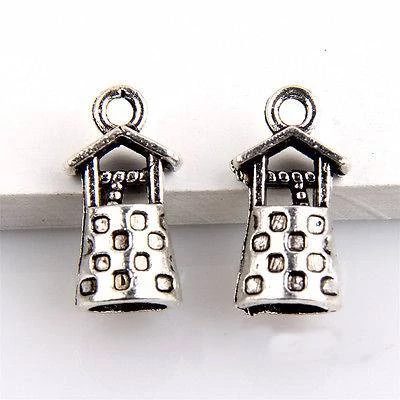 Kút fityegő, medál, antik ezüst színű, 17x8 mm