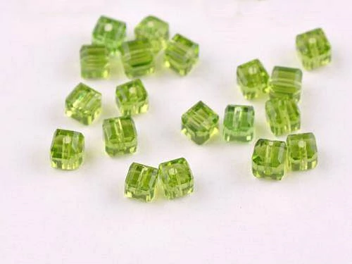 Olíva zöld kocka üveg gyöngy, 6x6x6 mm