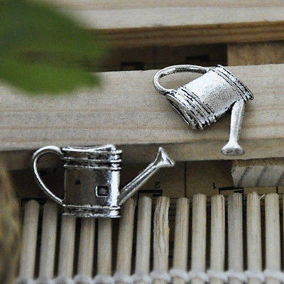 Locsoló kanna fityegő, medál, antik ezüst színű, 27x14 mm