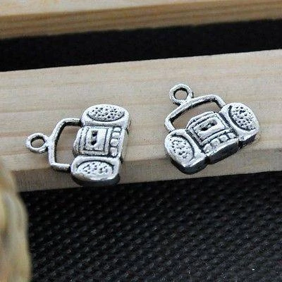 Magnó fityegő, medál, antik ezüst színű, 15x14 mm