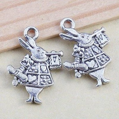 Nyúl, nyuszi fityegő, medál, antik ezüst színű, 15x20 mm