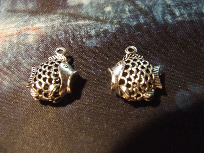 Hal fityegő, medál, antik ezüst színű, 17x21x8 mm