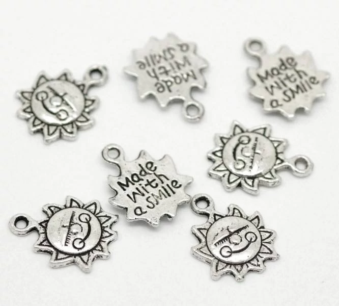 Feliratos nap, napocska fityegő, medál, antik ezüst színű, 16x13 mm